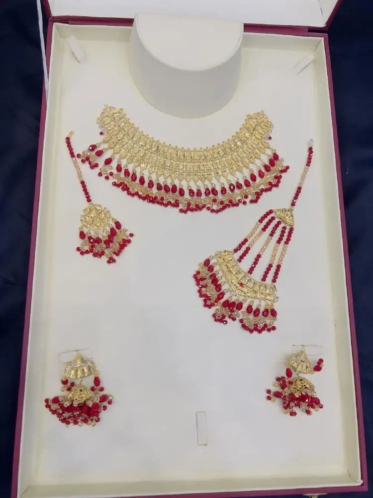 Beautiful bridle  gold polish necklace set with real goldlook