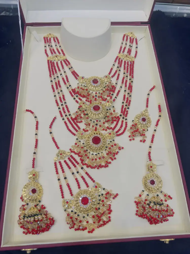 Beautiful gold polish Katmala set with real goldlook