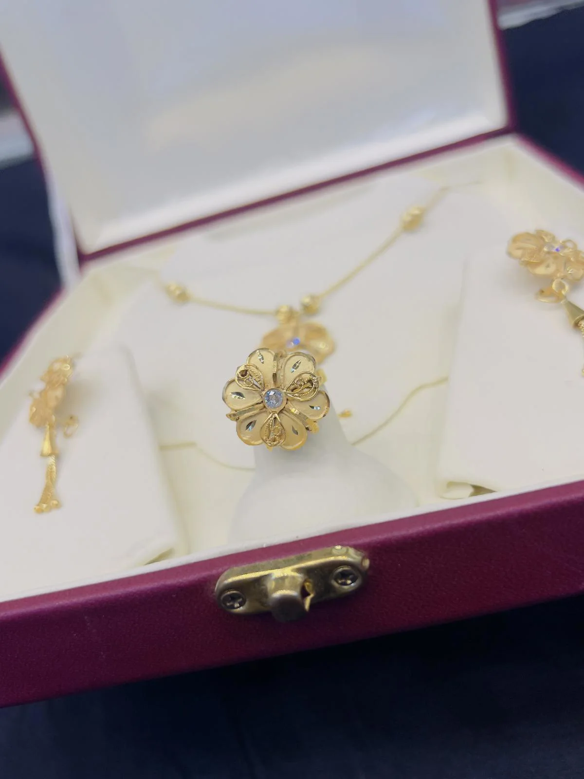 Beautiful bridle gold polish necklace with real goldlook