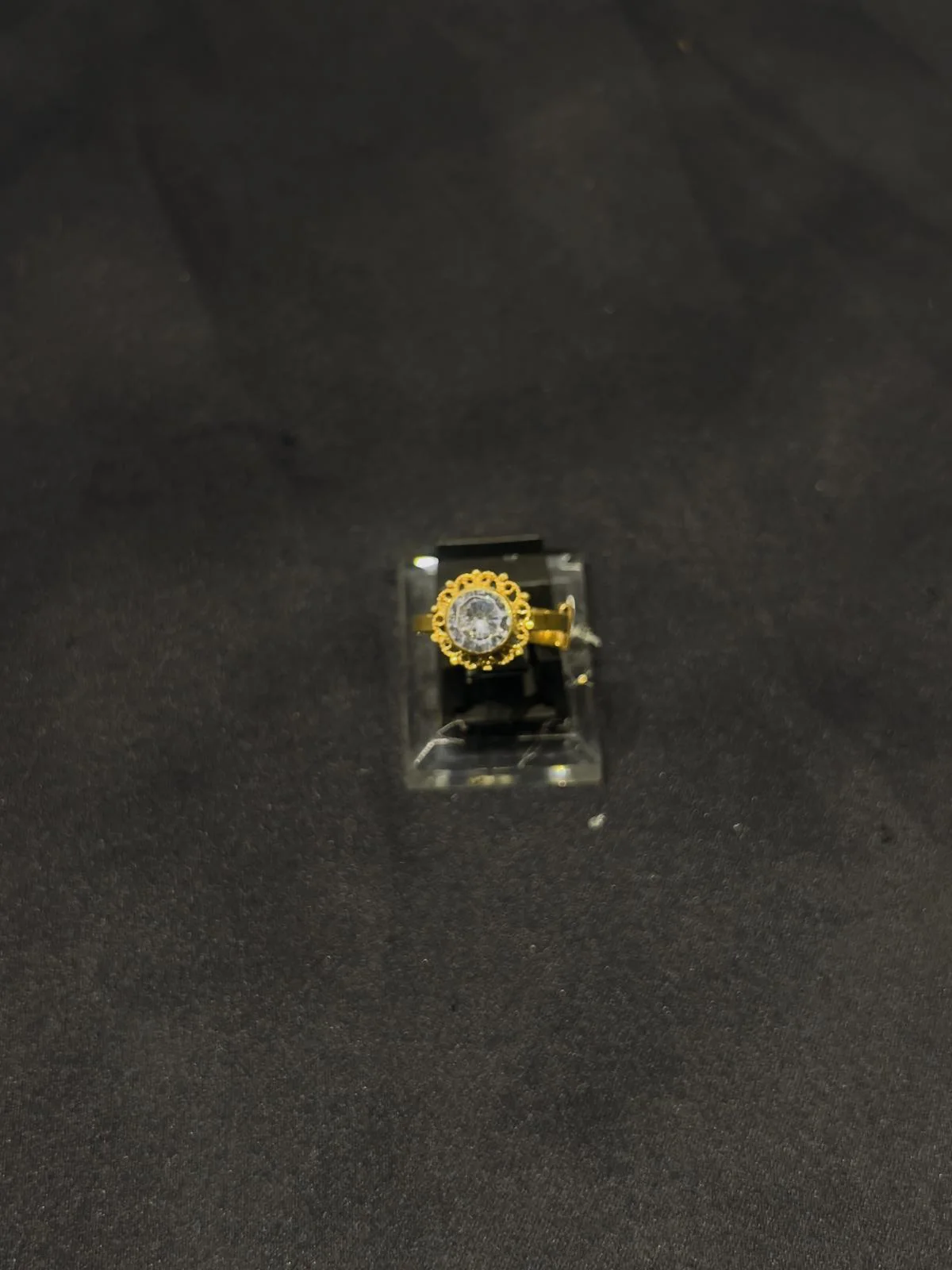 Goldplated adjustable Ring with zircon stone