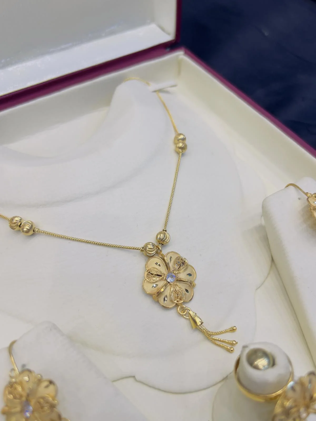 Beautiful bridle gold polish necklace with real goldlook