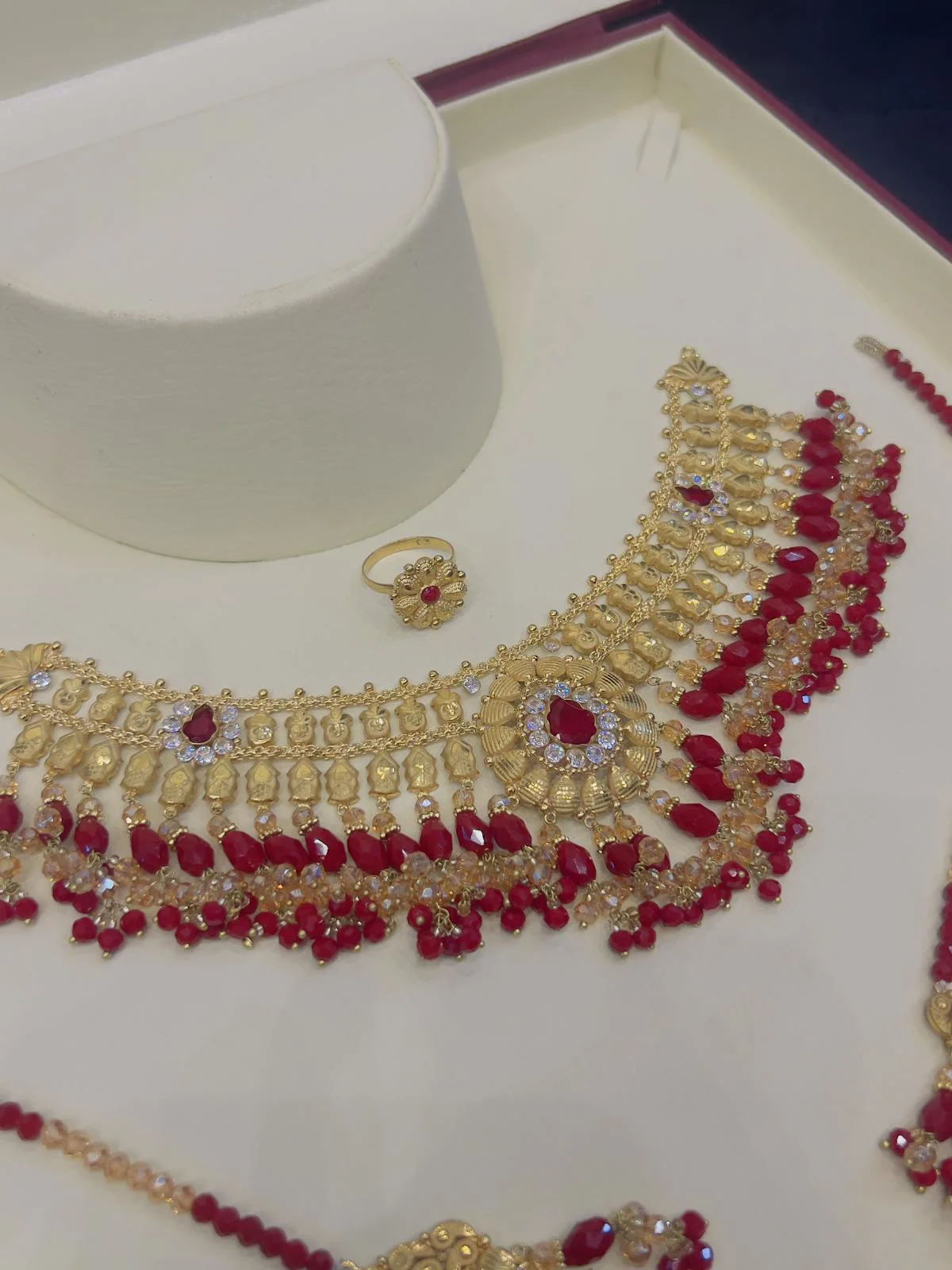 Beautiful gold polish  necklace set with real goldlook