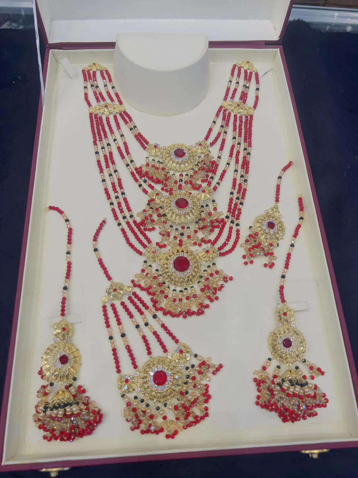 Beautiful gold polish Katmala set with real goldlook