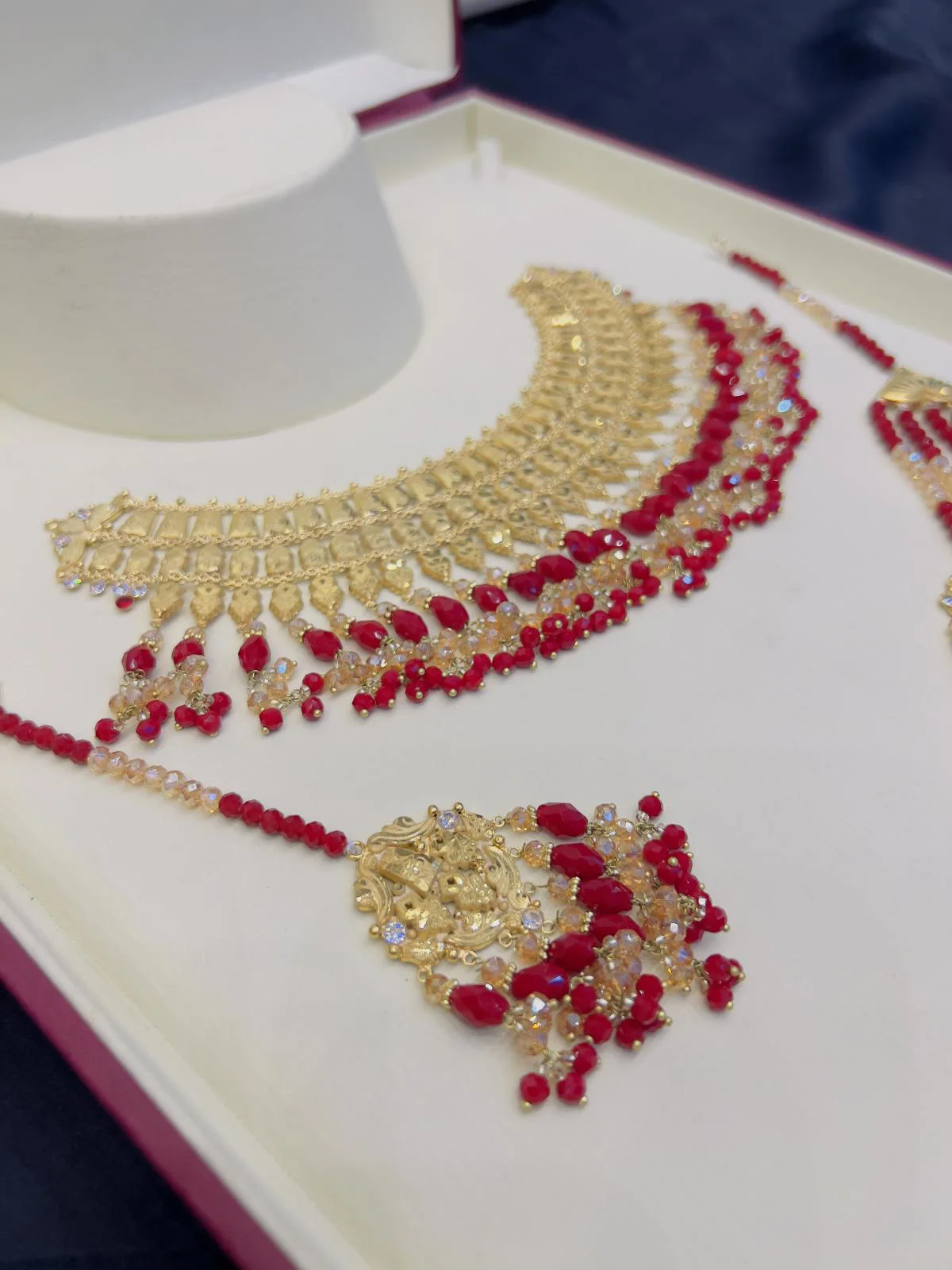 Beautiful bridle  gold polish necklace set with real goldlook