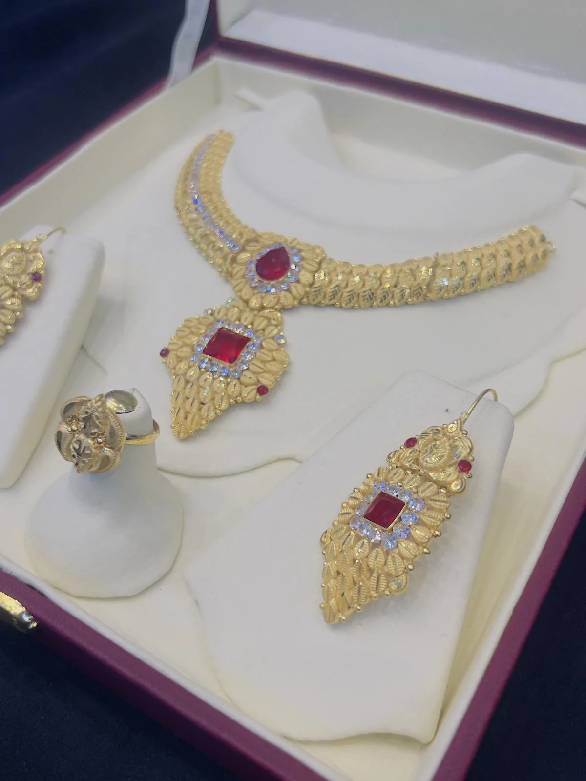 Beautiful gold polish necklace set with real goldlook