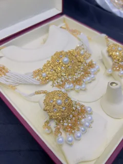 Beautiful gold polish choker set with real goldlook view 3