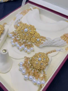 Beautiful gold polish choker set with real goldlook view 1