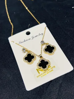 stainless steel clover pendant set view 1
