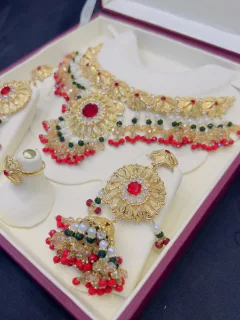 Beautiful gold polish flower necklace set with real goldlook view 3