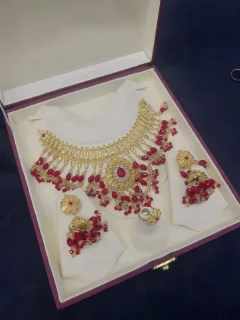Beautifull Goldpolish necklace set view 1
